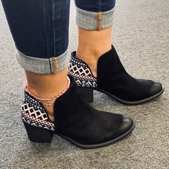 ladies Aztec print low chunky heels booties - Picture 4 of 4